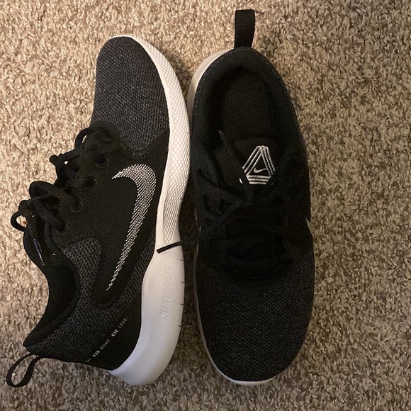 Nike running shoes women’s size 7.5 - Picture 3 of 3